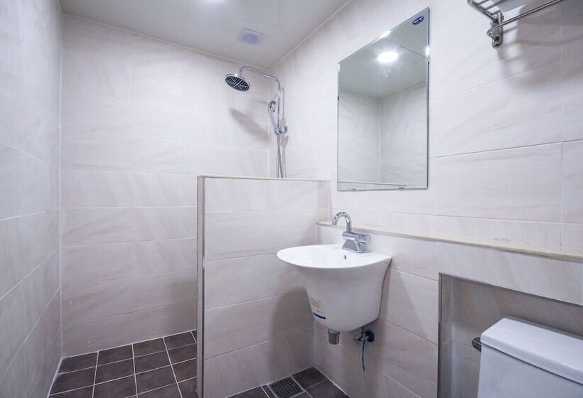 Yeosu Party Motel And Guest House