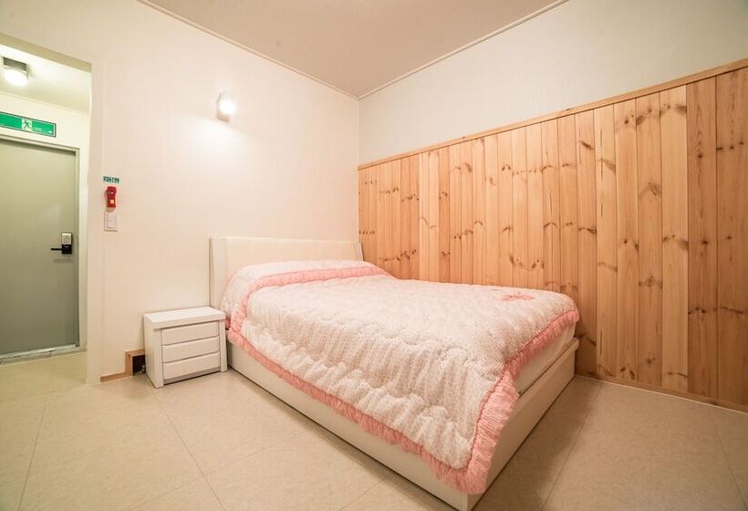 Yeosu Party Motel And Guest House