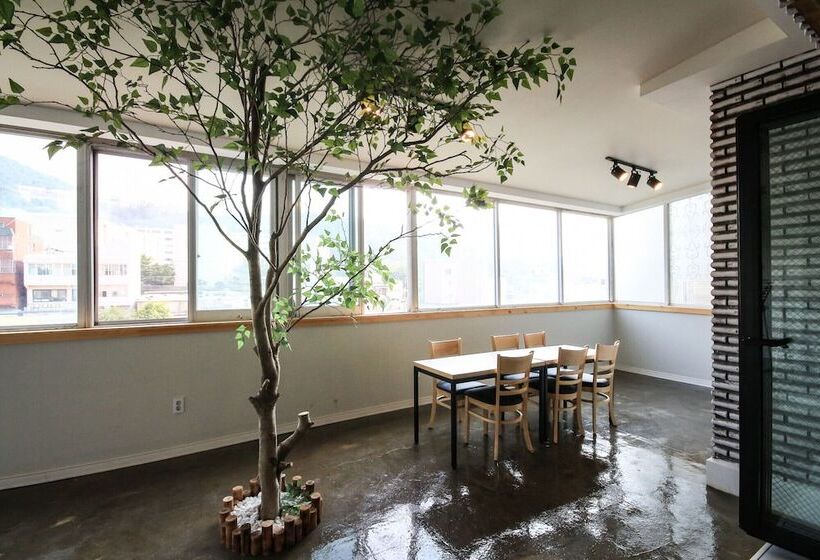 Yeosu Party Motel And Guest House