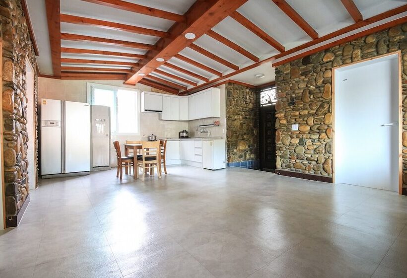 Yeosu Party Motel And Guest House