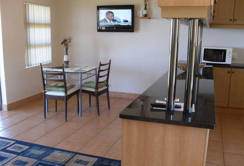 8 Royal Palm Bed & Breakfast