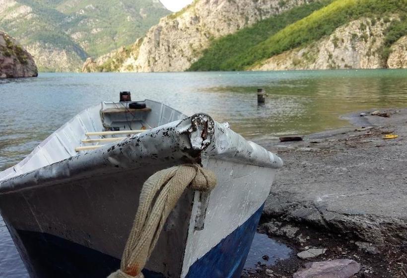 Общежитие Rozafa Ferry & Accommodation