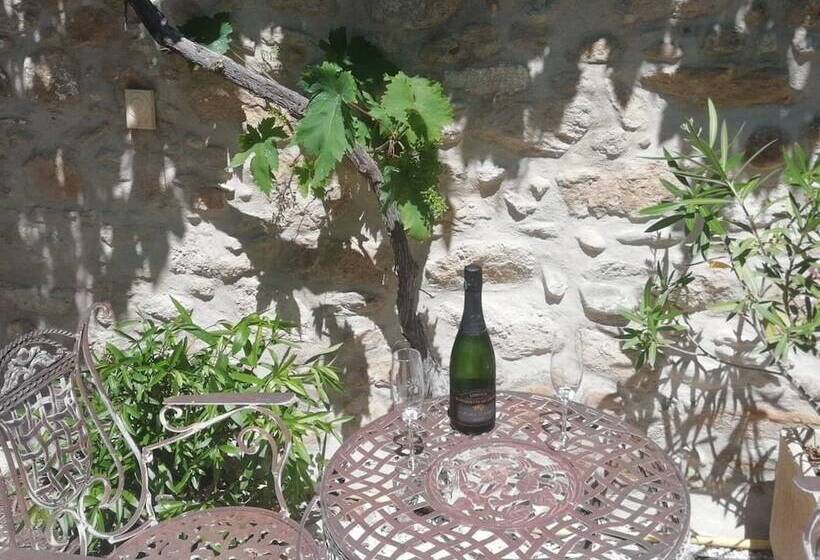 ベッドアンドブレックファースト Au Pied Du Figuier