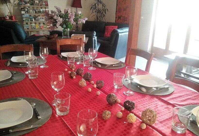 ベッドアンドブレックファースト Au Pied Du Figuier