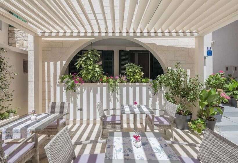 تختخواب و صبحانه Balatura The Fine Bed&breakfast Split