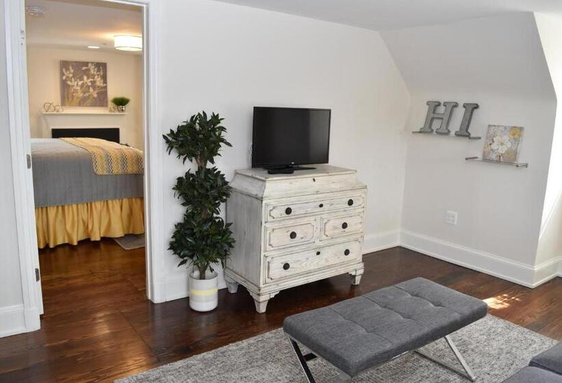 住宿加早餐  Inn At Evergreen