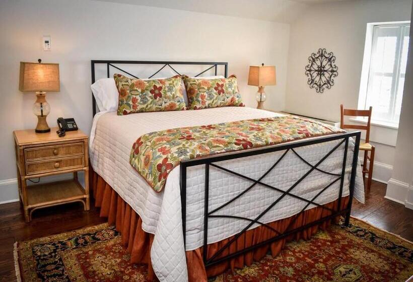 住宿加早餐  Inn At Evergreen