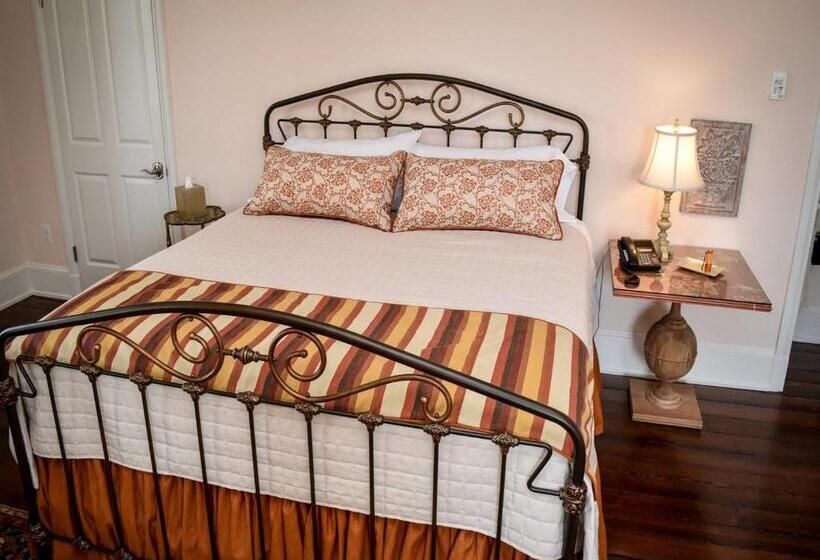 住宿加早餐  Inn At Evergreen