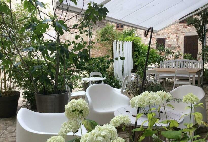 ベッドアンドブレックファースト La Maison Sur La Place