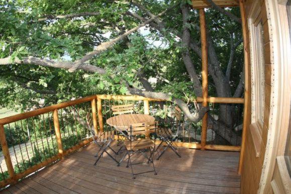 مبيت وإفطار Les Cabanes En Provence