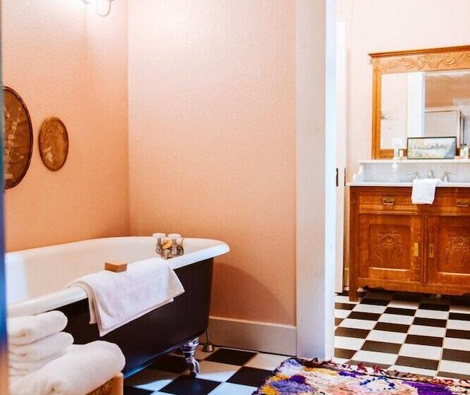 Bed and Breakfast The English Merchant's Inn