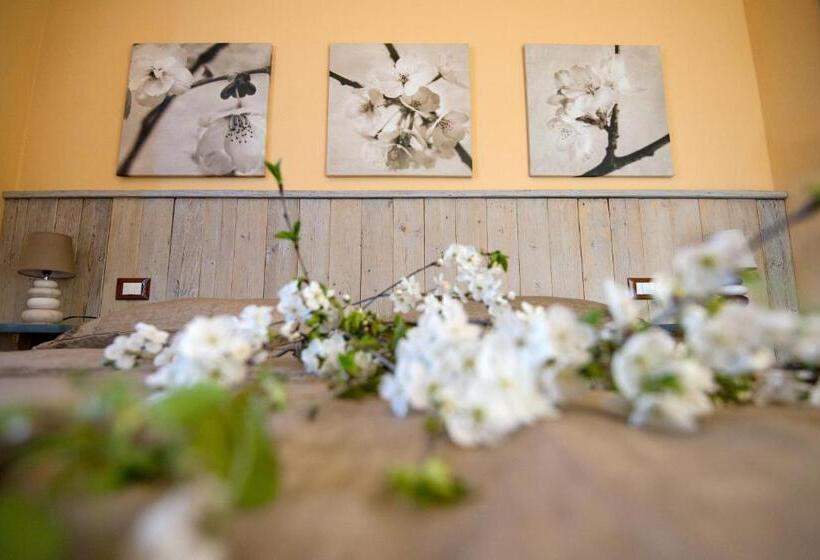 פונדק Leonardo Resort