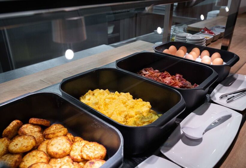 Отель Elaya Leipzig City Center