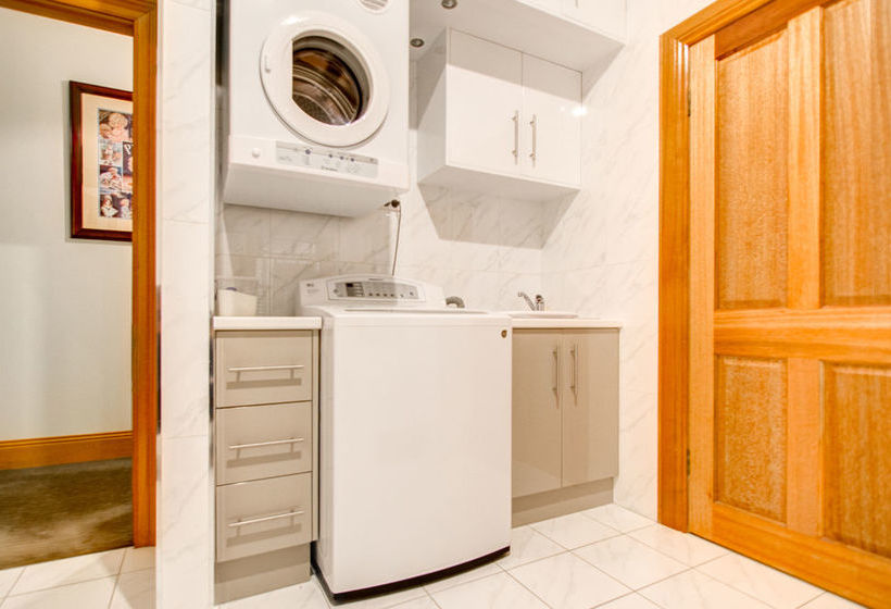 בית מלון כפרי Ashcroft Apartments