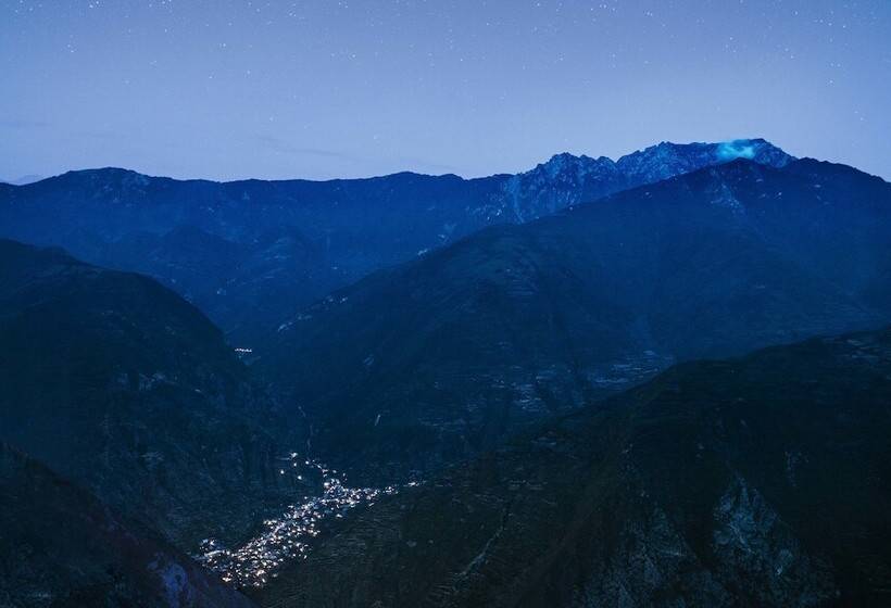 Отель Banyan Tree Jiuzhaigou