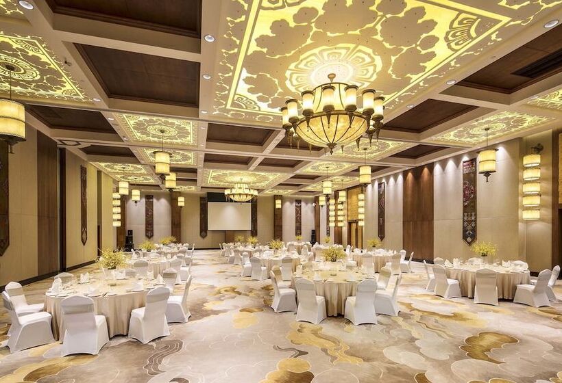 Отель Banyan Tree Jiuzhaigou