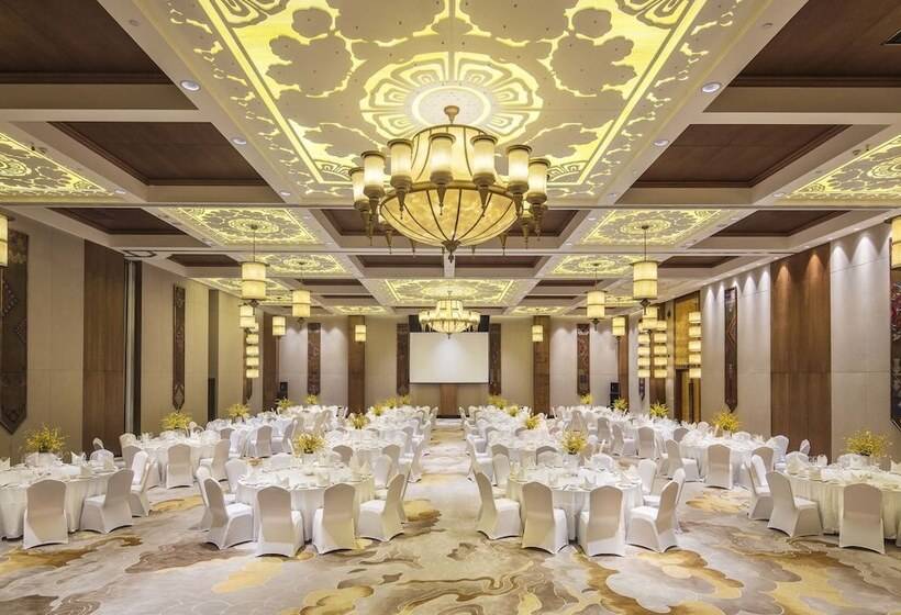 Отель Banyan Tree Jiuzhaigou