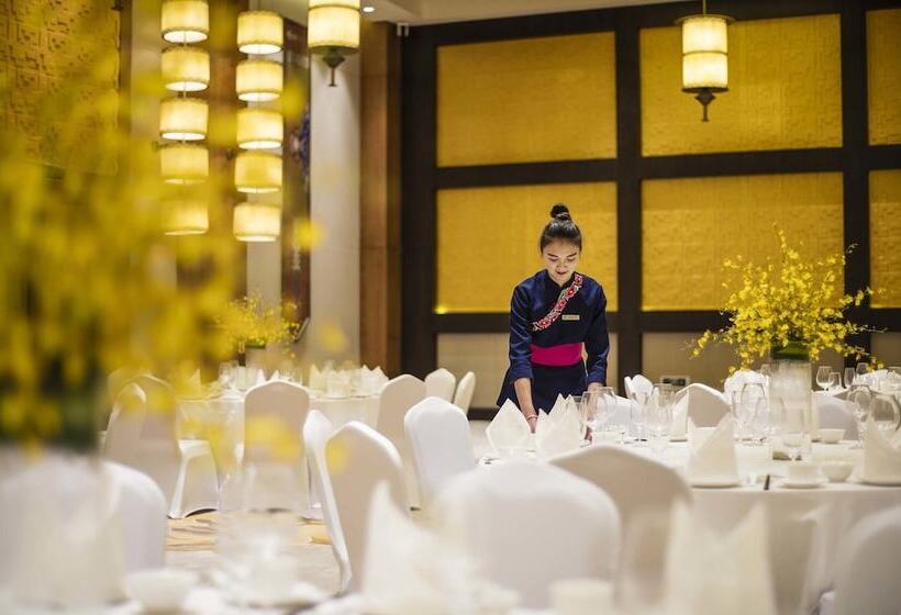 Отель Banyan Tree Jiuzhaigou