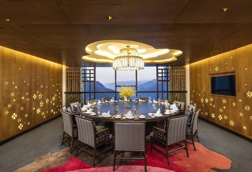 Отель Banyan Tree Jiuzhaigou