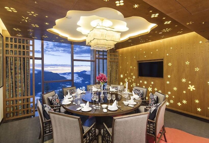 Отель Banyan Tree Jiuzhaigou