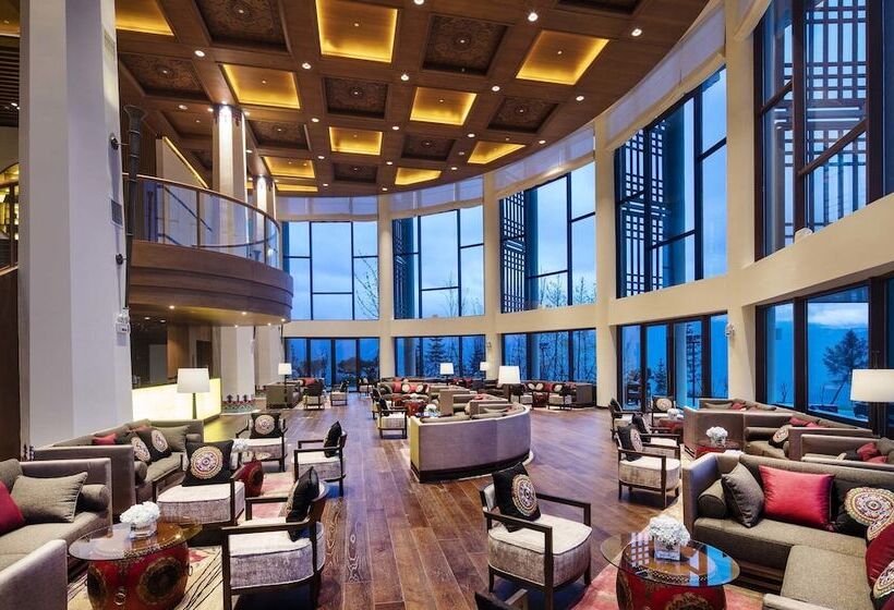 Отель Banyan Tree Jiuzhaigou