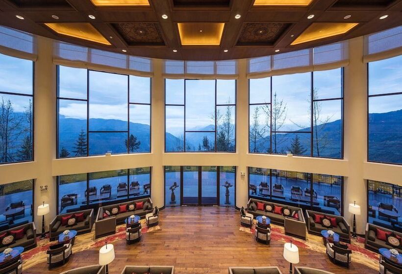 Отель Banyan Tree Jiuzhaigou