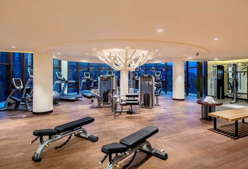 Отель Banyan Tree Jiuzhaigou