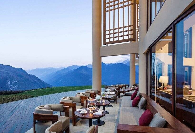 Отель Banyan Tree Jiuzhaigou