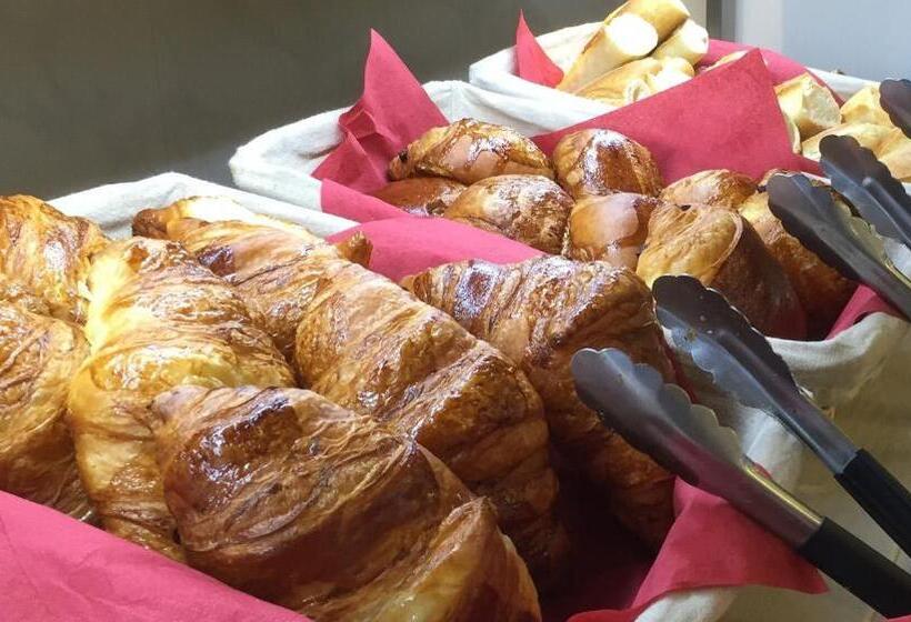 Brit Hotel Brive La Gaillarde   Restaurant La Limousine