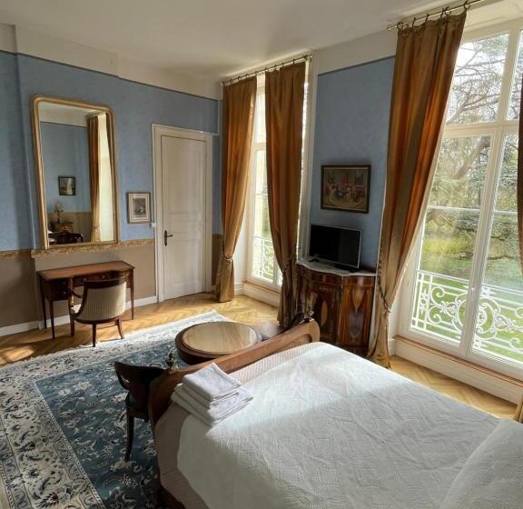 ホテル Chateau Des Chevaliers De Grand Tonne