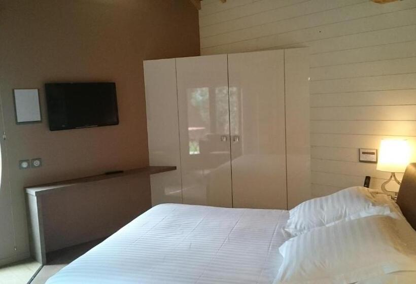 Отель Domaine De La Haie Des Granges