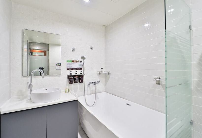 February Hotel Hwanggeum