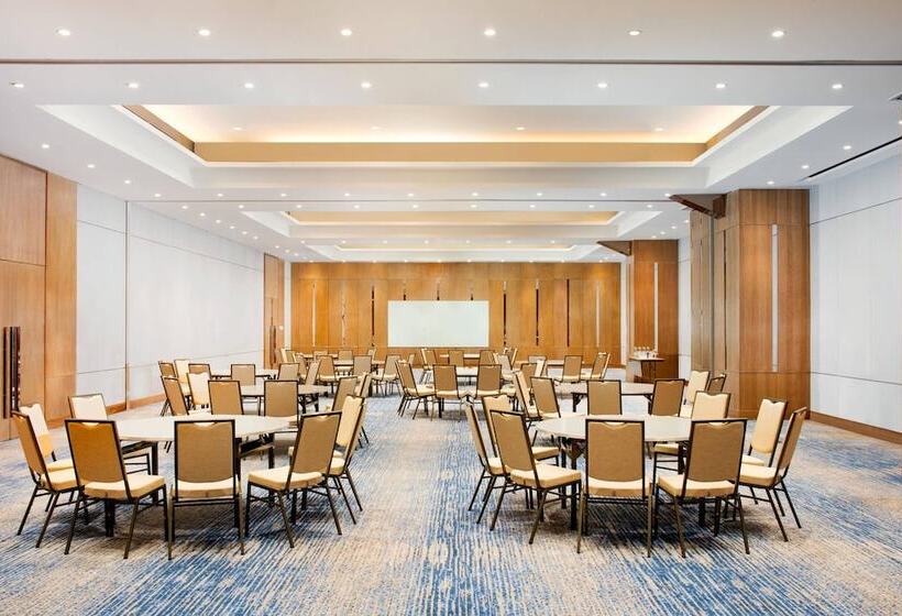 בית מלון כפרי Four Points By Sheraton Surabaya, Tunjungan Plaza