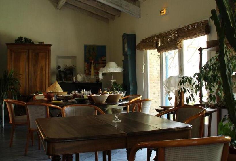 Отель La Ferme De Thoudiere