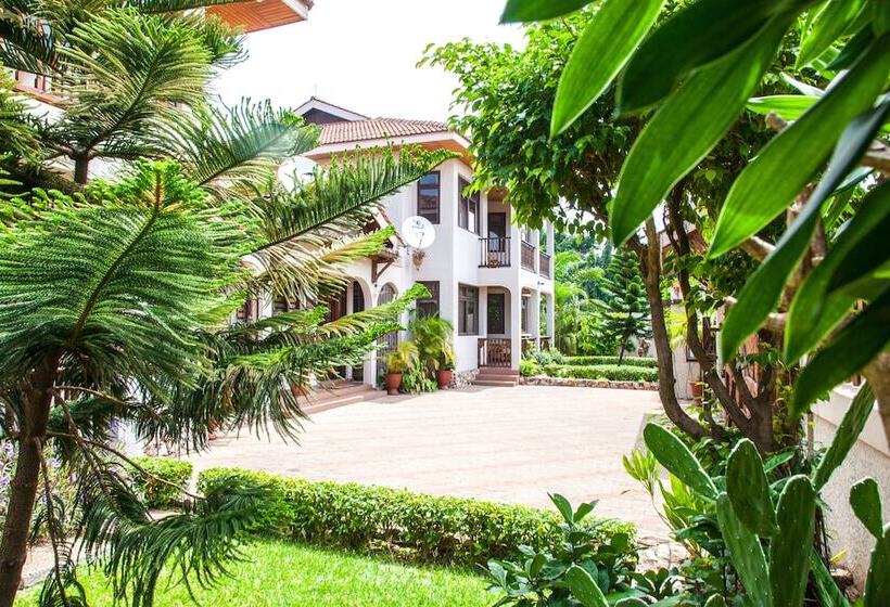 فندق Mahogany Lodge, Cantonments