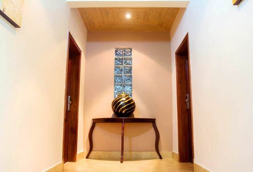 فندق Mahogany Lodge, Cantonments