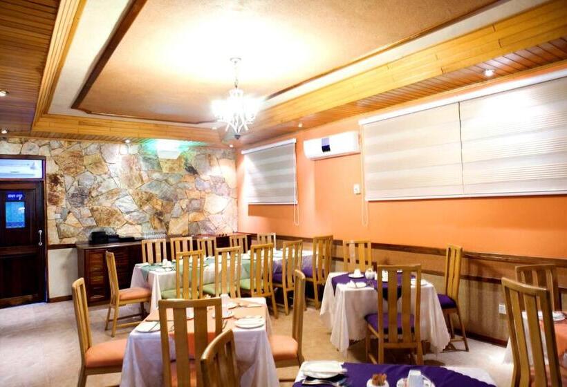 فندق Mahogany Lodge, Cantonments