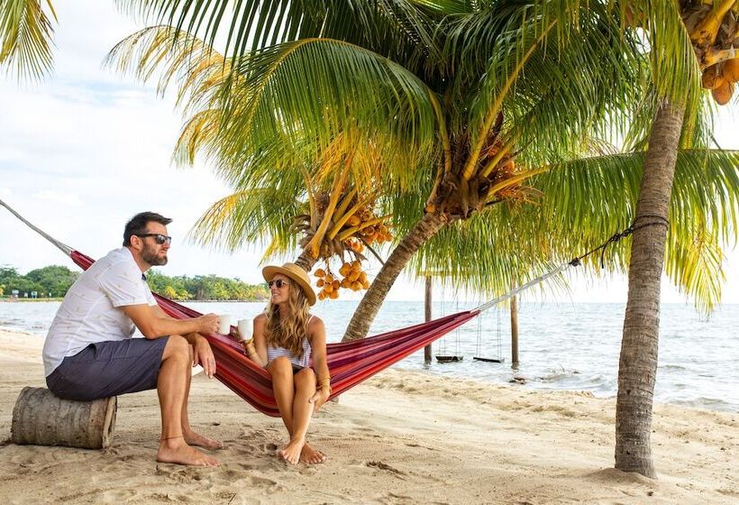 בית מלון כפרי Mariposa Belize Beach Resort