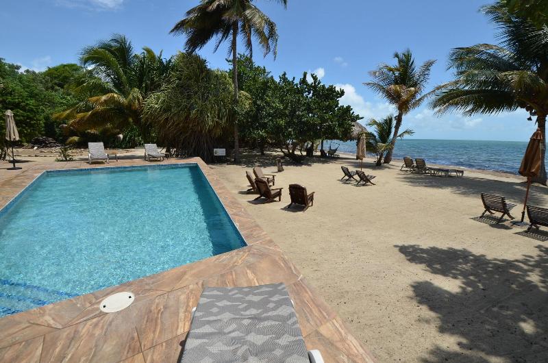 בית מלון כפרי Mariposa Belize Beach Resort