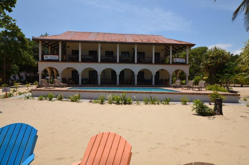 בית מלון כפרי Mariposa Belize Beach Resort