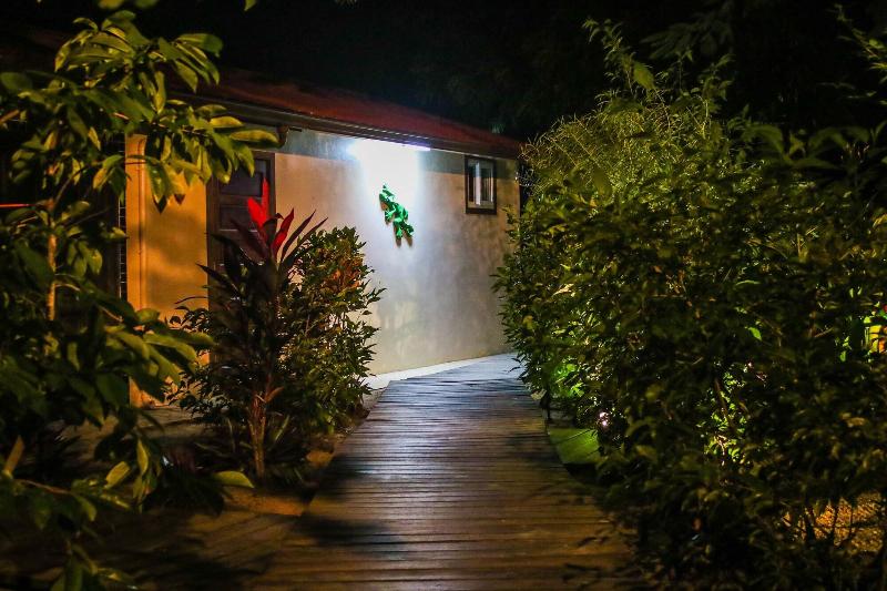 בית מלון כפרי Mariposa Belize Beach Resort