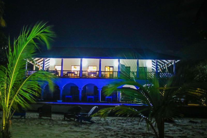 בית מלון כפרי Mariposa Belize Beach Resort
