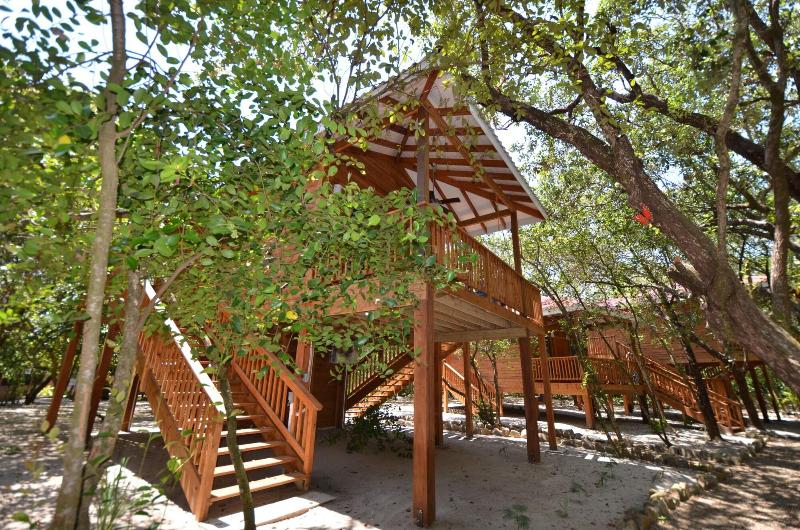 בית מלון כפרי Mariposa Belize Beach Resort