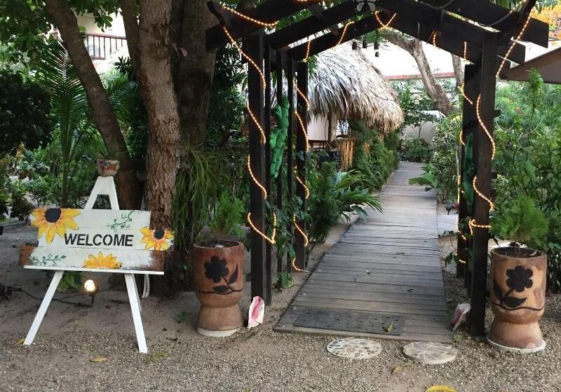 בית מלון כפרי Mariposa Belize Beach Resort