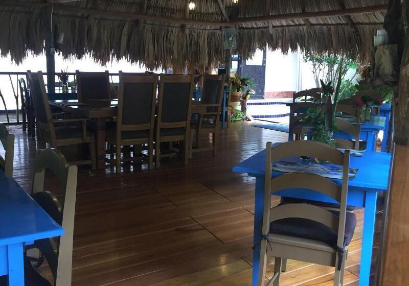 בית מלון כפרי Mariposa Belize Beach Resort