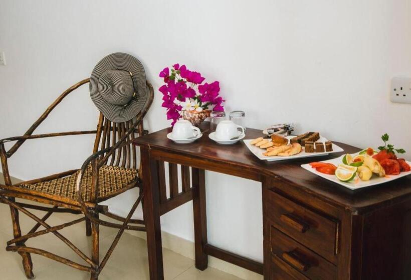 فندق Moonshine Uroa Boutique