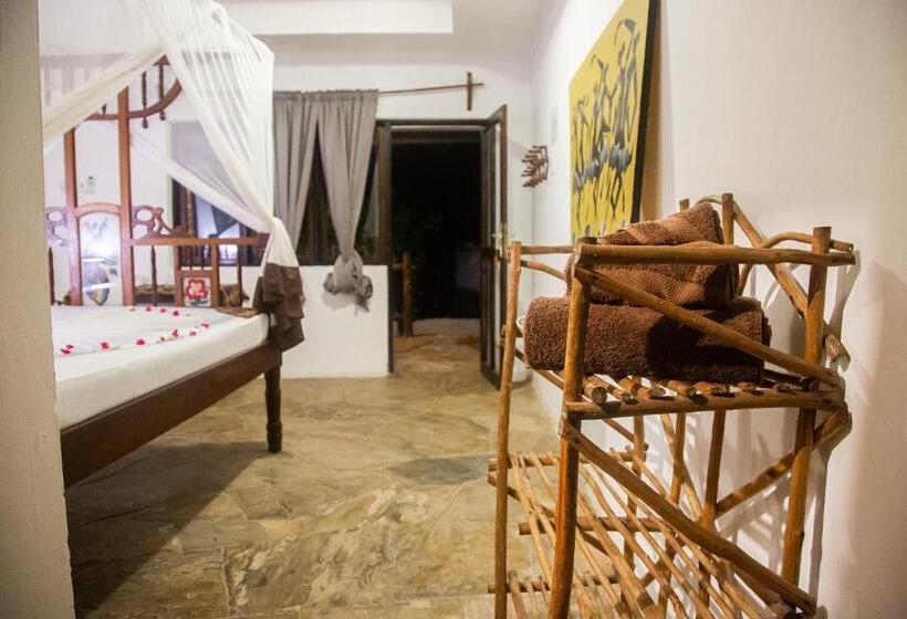 فندق Moonshine Uroa Boutique