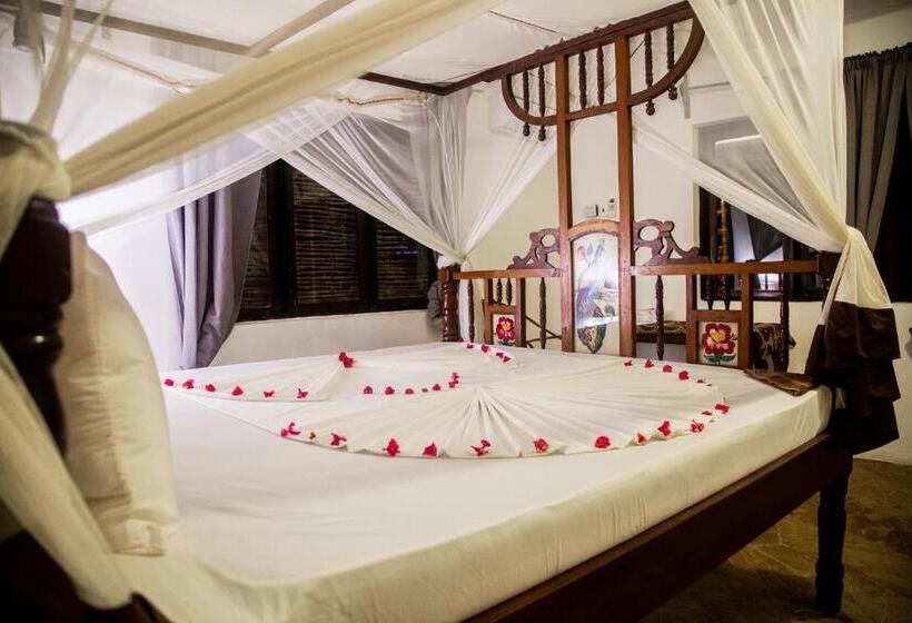 فندق Moonshine Uroa Boutique