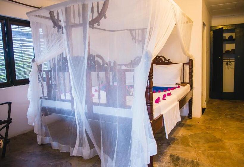 בית מלון כפרי Moonshine Uroa Boutique