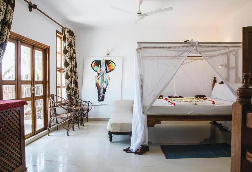 فندق Moonshine Uroa Boutique